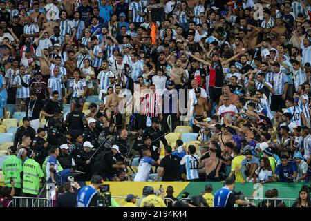 Confusion entre fans argentins et police Banque D'Images