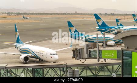 Muscat, oman- 21 novembre 2023 : plusieurs avions oman à l'aéroport international de muscat Banque D'Images