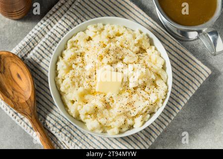 Purée de pommes de terre blanche maison avec sel et beurre Banque D'Images