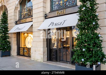 Vue extérieure de la boutique Piaget située place Vendôme à Paris. Piaget est une société suisse spécialisée dans les montres et bijoux de luxe Banque D'Images