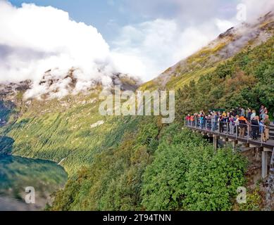 GEIRANGER, NORVÈGE - septembre 13 2023 : Geiranger est un petit village touristique près d'Alesund, Norvège et est un site du patrimoine mondial de l'UNESCO, et le 3e bigg Banque D'Images