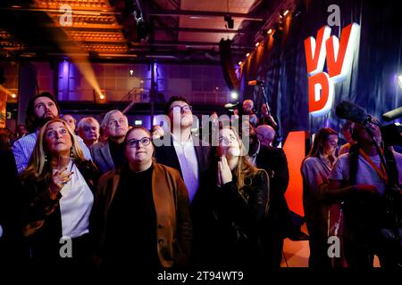 LA HAYE - les membres du VVD répondent au scrutin de sortie des élections à la Chambre des représentants. ANP KOEN VAN WEEL netherlands Out - belgique Out Banque D'Images