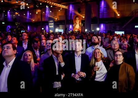 LA HAYE - les membres du VVD répondent au scrutin de sortie des élections à la Chambre des représentants. ANP KOEN VAN WEEL netherlands Out - belgique Out Banque D'Images