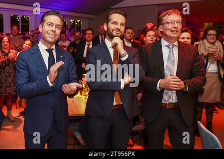 KAMERIK - les membres du Parti Chris Stoffer, Andre Flach, Diederik van Dijk, (lr) du SGP suivent les résultats des élections à la Chambre des représentants. ANP VINCENT JANNINK netherlands Out - belgique Out Banque D'Images