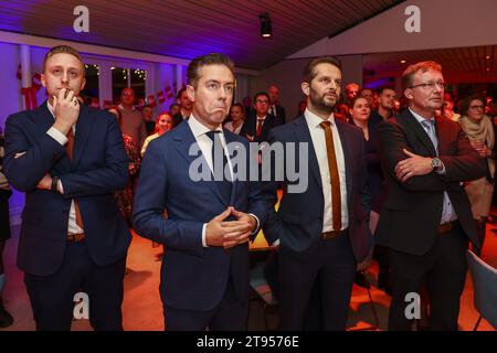 KAMERIK - les membres du Parti Chris Stoffer, Andre Flach, Diederik van Dijk, (lm-r) du SGP suivent les résultats des élections à la Chambre des représentants. ANP VINCENT JANNINK netherlands Out - belgique Out Banque D'Images