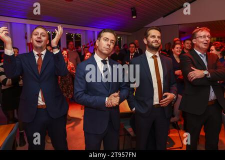 KAMERIK - les membres du Parti Chris Stoffer, Andre Flach, Diederik van Dijk, (lm-r) du SGP suivent les résultats des élections à la Chambre des représentants. ANP VINCENT JANNINK netherlands Out - belgique Out Banque D'Images