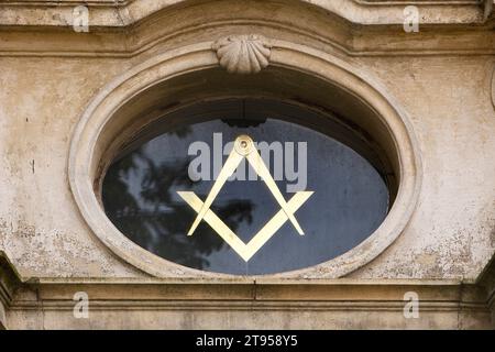 Carré et Boussole, deux des symboles les plus célèbres de la franc-maçonnerie sur la maison de Lodge, détail, Allemagne, Basse-Saxe, Hildesheim Banque D'Images