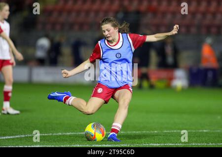 Londres, Royaume-Uni. 22 novembre 2023. Londres, Angleterre, 22 novembre 2023 : Tianna Teisar (28 Bristol City) s'échauffera lors du match de la coupe de la Ligue féminine de football américain entre Tottenham Hotspur et Bristol City à Brisbane Road à Londres, Angleterre (Alexander Canillas/SPP) crédit : SPP Sport Press photo. /Alamy Live News Banque D'Images