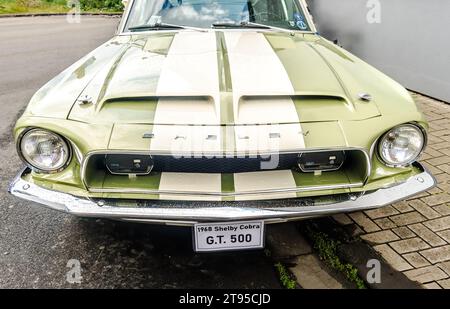 WETTENBERG, HESSE, ALLEMAGNE - 07 - 28 - 2023 : SHELBY COBRA GT 500 sur un salon automobile Golden Oldies à Krofdorf-Gleiberg, près de Giessen, Hesse. Banque D'Images