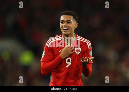 Cardiff, Royaume-Uni. 21 novembre 2023. Brennan Johnson, du pays de Galles, réagit pays de Galles contre Turquie, qualification pour l'UEFA Euro 2024, match du groupe D au stade de Cardiff à Cardiff, pays de Galles du Sud, le mardi 21 novembre 2023. Usage éditorial uniquement. photo par Andrew Orchard/Andrew Orchard photographie sportive/Alamy Live News crédit : Andrew Orchard photographie sportive/Alamy Live News Banque D'Images