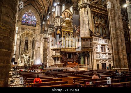 L'intérieur de la cathédrale de Milan, la cathédrale métropolitaine-basilique de la Nativité de Sainte-Marie, est l'église cathédrale de Milan, Lombardie, Italie. Banque D'Images