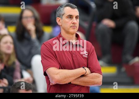 22 novembre 2023 : Matt Langel, entraîneur-chef des Colgate Raiders, affronte les Crimson de Harvard lors de la deuxième mi-temps le mercredi 22 novembre 2023 à Cotterell court à Hamilton, NY. Rich Barnes/CSM Banque D'Images