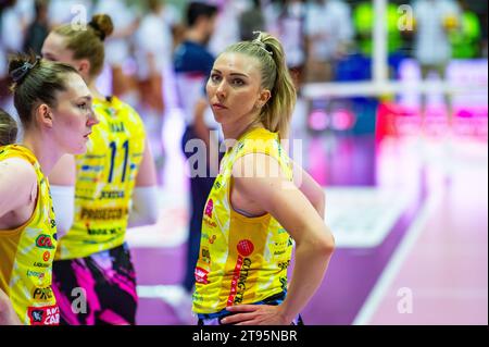 Trévise, Italie. 22 novembre 2023. Sarah Fahr du Prosecco Doc Imoco Conegliano vu avant le match de volleyball LVF Serie A1 2023/24 entre le Prosecco Doc Imoco Conegliano et le Roma volley Club au stade Palaverde. Score final : Prosecco Doc Imoco Conegliano 3:0 Roma volley Club. (Photo Alberto Gardin/SOPA Images/Sipa USA) crédit : SIPA USA/Alamy Live News Banque D'Images