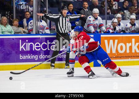 Rochester, New York, États-Unis. 25 novembre 2023. L’attaquant Nathan Legare (17) de Laval Rocket patine en première période contre les Americans de Rochester. Les Américains de Rochester ont accueilli le Rocket de Laval dans un match de la Ligue américaine de hockey au Blue Cross Arena de Rochester, New York. (Jonathan Tenca/CSM). Crédit : csm/Alamy Live News Banque D'Images