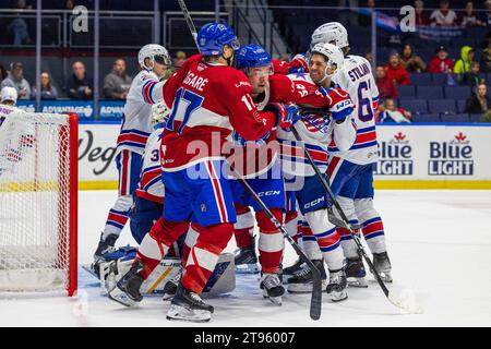 Rochester, New York, États-Unis. 25 novembre 2023. L'attaquant américain de Rochester Mason Jobst (26) combat en troisième période contre le Rocket de Laval. Les Américains de Rochester ont accueilli le Rocket de Laval dans un match de la Ligue américaine de hockey au Blue Cross Arena de Rochester, New York. (Jonathan Tenca/CSM). Crédit : csm/Alamy Live News Banque D'Images