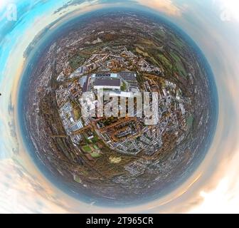 Luftbild, Ortsansicht Ortsteil Rotthausen mit Pilkington Deutschland AG Glashersteller, umgeben von herbstlichen Laubbäumen, Erdkugel, Fisheye Aufnahme, Fischaugen Aufnahme, 360 Grad Aufnahme, petit monde, petite planète, fisheye Bild, Rotthausen, Gelsenkirchen, Ruhrgebiet, Nordrhein-Westfalen, Deutschland ACHTUNGxMINDESTHONORARx60xEURO *** vue aérienne, vue du quartier Rotthausen avec le fabricant de verre Pilkington Deutschland AG, entouré d'arbres caduques automnaux, globe terrestre, image fisheye, image fisheye, image fisheye, image 360 degrés, petit monde, petite planète, image fisheye, Rotthausen, Gelsenkirche Banque D'Images