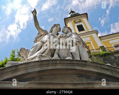 Figurine mère Baar groupe de la source du Danube devant l'église Saint Johann, Donaueschingen, Baden-Wuerttemberg, Allemagne Banque D'Images