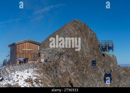 Station de ski toute l'année, Glacier Hintertux (3) (250m), station de montagne Gefrorenen Wandgratbahn, téléphérique du Glacier Hintertux, Hintertux, Zillertal Banque D'Images