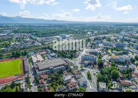 Vue aérienne de la ville de Rosenheim en haute-Bavière autour du stade de glace Banque D'Images