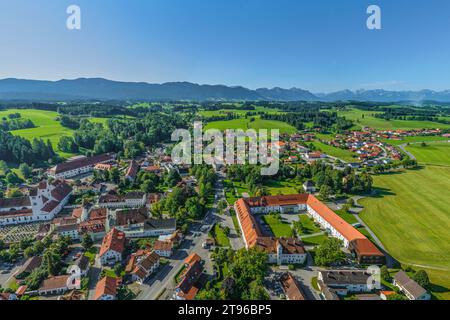 Vue aérienne de Steingaden, un joli village à la frontière alpine bavaroise près de la Wieskirche Banque D'Images