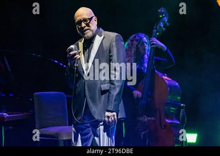 Concert de musique de chanteur italien - Mario Biondi - Live 2023 Mario Biondi Milan Teatro Lirico Giorgio Gaber Italie Copyright : xLucaxMicheli/TSCKx/xLiveMediax LPM 1137833 crédit : Imago/Alamy Live News Banque D'Images