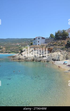 Grèce, Nord Égée, Ikaria Island village Armenistis et la plage Banque D'Images