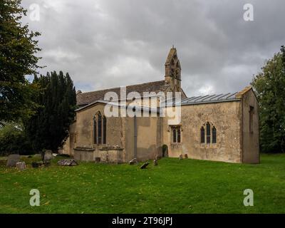 Église St Georges dans le village de Kelmscott, Oxfordshire ; les premières parties datent du 12e siècle Banque D'Images
