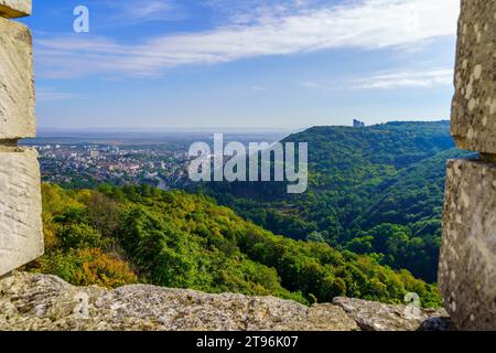 Vue de la ville depuis l'ancienne forteresse, à Shumen, Bulgarie Banque D'Images