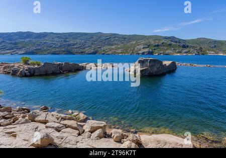 Lagoa Comprida (lac long) est le plus grand lac du parc naturel de la Serra da Estrela, au Portugal. Banque D'Images