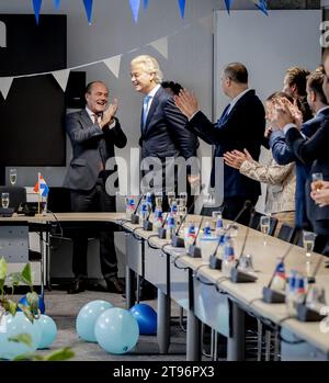 LA HAYE, pays-Bas. Novembre 23 2023 : LA HAYE - le chef du parti Geert Wilders du PVV un jour après les élections à la Chambre des représentants. Wilders estime que le PVV ne peut plus être ignoré après la "méga victoire" aux élections à la Chambre des représentants. Il appelle les autres parties à travailler ensemble et à dépasser leurs propres ombres. ANP REMKO DE WAAL netherlands Out - belgique Out Credit : ANP/Alamy Live News Banque D'Images