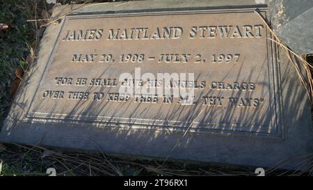 Glendale, Californie, États-Unis 21 novembre 2023 l'acteur Jimmy Stewart grave dans Wee Kirk Churchyard au Forest Lawn Memorial Park le 21 novembre 2023 à Glendale, Californie, États-Unis. Photo de Barry King/Alamy stock photo Banque D'Images