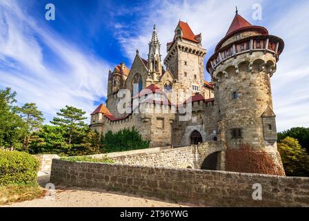 Le château de Kreuzenstein à Leobendorf à Vienne, Autriche. Beaux châteaux d'Europe. Banque D'Images