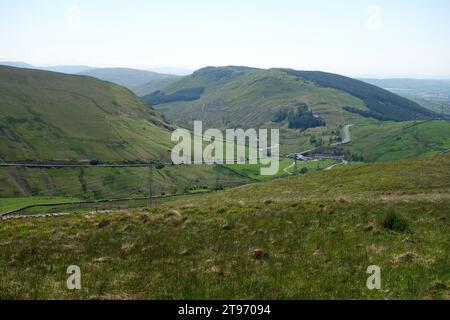 L'A6 et la vallée de Borrowdale depuis le Summit of the Outling Wainwright 'High House Bank' à Crookdale, Lake District National Park, Cumbria. ROYAUME-UNI. Banque D'Images