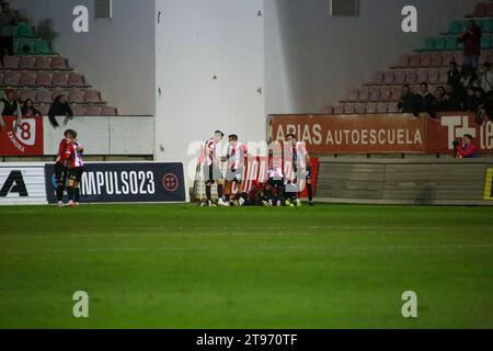 Zamora, Espagne. 22 novembre 2023. Les joueurs de Zamora CF célèbrent le but lors de la deuxième manche de la SM El Rey Cup 2023-24 entre Zamora CF et Villarreal CF, le 22 novembre 2023, à l'Estadio Silver route, à Zamora, en Espagne. (Photo Alberto Brevers/Pacific Press) crédit : Pacific Press Media production Corp./Alamy Live News Banque D'Images