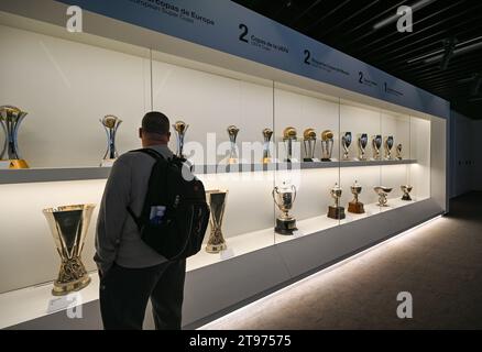 MADRID, ESPAGNE - 16 NOVEMBRE 2023 : détail sur les prix des coupes d'Europe au Musée du Real Madrid Banque D'Images