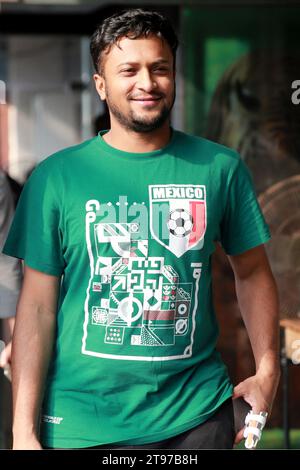 Shakib Al Hasan, le bangladais ace All-Round, arrive au siège du Bangladesh Cricket Board (BCB) pour la première fois depuis son retour de Wor Banque D'Images