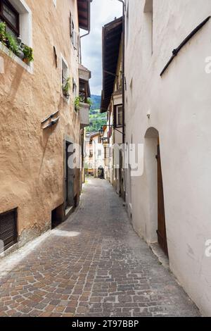 Belle rue dans la ville de Chiusa (Klausen) Italie Banque D'Images