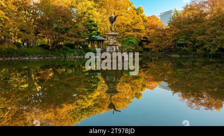 Kumogata Pond dans Hibiya Park Tokyo pendant l'autmn Banque D'Images