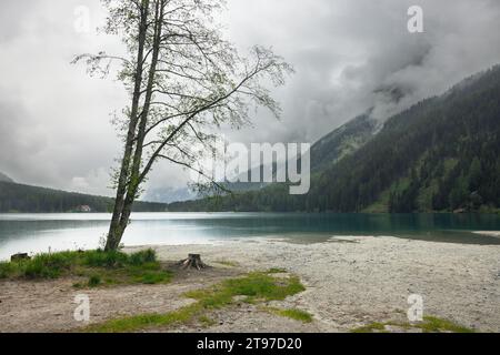 Lago Anterselva dans les Dolomites d'Italie Banque D'Images