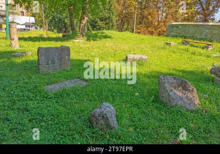 Vestiges archéologiques dans le centre de Bihac dans le canton d'una-Sana, Fédération de Bosnie-Herzégovine. Situé à côté de la tour du capitaine Banque D'Images