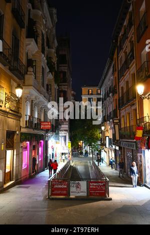 Madrid, Espagne, 18 novembre 2023, ruelles dans le quartier de Puerta del sol, la nuit, Madrid Banque D'Images