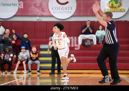 22 novembre 2023 : le garde des Colgate Raiders Braeden Smith (2) réagit à son panier de trois points contre les Crimson de Harvard pendant la première mi-temps le mercredi 22 novembre 2023 à Cotterell court à Hamilton, NY. Rich Barnes/CSM Banque D'Images