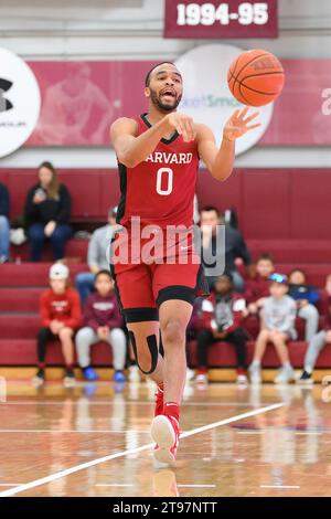 22 novembre 2023 : le garde Crimson de Harvard Tyler Simon (0 ans) passe le ballon contre les Raiders de Colgate lors de la première mi-temps le mercredi 22 novembre 2023 à Cotterell court à Hamilton, NY. Rich Barnes/CSM Banque D'Images