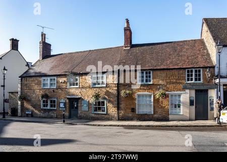 La maison publique White Hart et restaurant dans la ville de Sherborne, Dorset, Angleterre, Royaume-Uni Banque D'Images