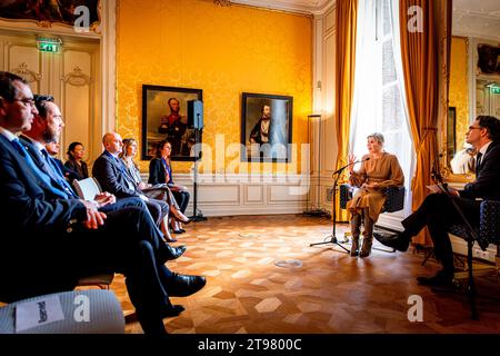 La Haye, pays-Bas. 23 novembre 2023. LA HAYE, PAYS-BAS - NOVEMBRE 23 : la reine Maxima des pays-Bas participe à une réunion du programme de circonscription du ministère des Finances sur l'éducation financière et la santé financière à la Maison Johan de Witt le 23 novembre 2023 à la Haye, pays-Bas. Crédit : Patrick van Katwijk/dpa/Alamy Live News Banque D'Images
