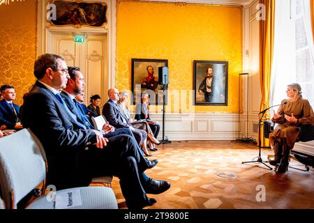 La Haye, pays-Bas. 23 novembre 2023. LA HAYE, PAYS-BAS - NOVEMBRE 23 : la reine Maxima des pays-Bas participe à une réunion du programme de circonscription du ministère des Finances sur l'éducation financière et la santé financière à la Maison Johan de Witt le 23 novembre 2023 à la Haye, pays-Bas. Crédit : Patrick van Katwijk/dpa/Alamy Live News Banque D'Images