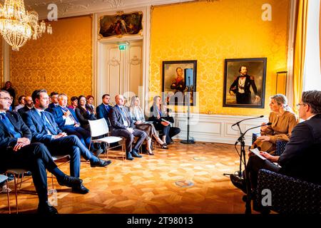 La Haye, pays-Bas. 23 novembre 2023. LA HAYE, PAYS-BAS - NOVEMBRE 23 : la reine Maxima des pays-Bas participe à une réunion du programme de circonscription du ministère des Finances sur l'éducation financière et la santé financière à la Maison Johan de Witt le 23 novembre 2023 à la Haye, pays-Bas. Crédit : Patrick van Katwijk/dpa/Alamy Live News Banque D'Images