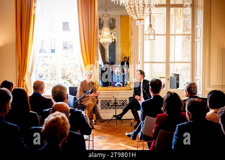 La Haye, pays-Bas. 23 novembre 2023. LA HAYE, PAYS-BAS - NOVEMBRE 23 : la reine Maxima des pays-Bas participe à une réunion du programme de circonscription du ministère des Finances sur l'éducation financière et la santé financière à la Maison Johan de Witt le 23 novembre 2023 à la Haye, pays-Bas. Crédit : Patrick van Katwijk/dpa/Alamy Live News Banque D'Images