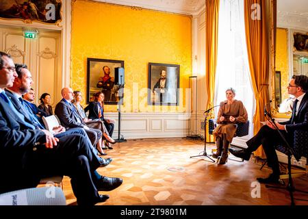 La Haye, pays-Bas. 23 novembre 2023. LA HAYE, PAYS-BAS - NOVEMBRE 23 : la reine Maxima des pays-Bas participe à une réunion du programme de circonscription du ministère des Finances sur l'éducation financière et la santé financière à la Maison Johan de Witt le 23 novembre 2023 à la Haye, pays-Bas. Crédit : Patrick van Katwijk/dpa/Alamy Live News Banque D'Images