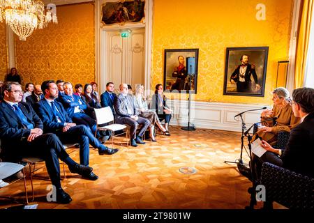 La Haye, pays-Bas. 23 novembre 2023. LA HAYE, PAYS-BAS - NOVEMBRE 23 : la reine Maxima des pays-Bas participe à une réunion du programme de circonscription du ministère des Finances sur l'éducation financière et la santé financière à la Maison Johan de Witt le 23 novembre 2023 à la Haye, pays-Bas. Crédit : Patrick van Katwijk/dpa/Alamy Live News Banque D'Images